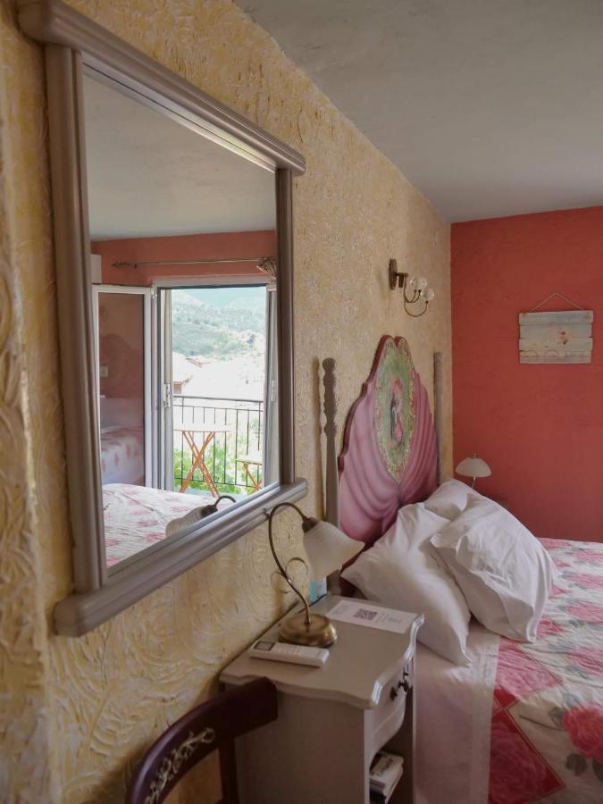 Η Φωλιτσα Hotel Karpenisi Exterior photo